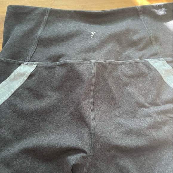 Old Navy grey colorblock go dry activewear leggings - Picture 5 of 5